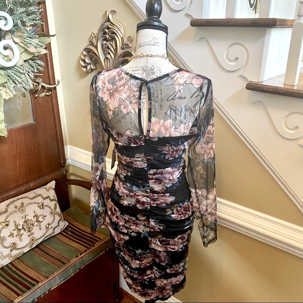 NWT’s Candalite sheer sleeve fitted ruched floral dress - Picture 5 of 8
